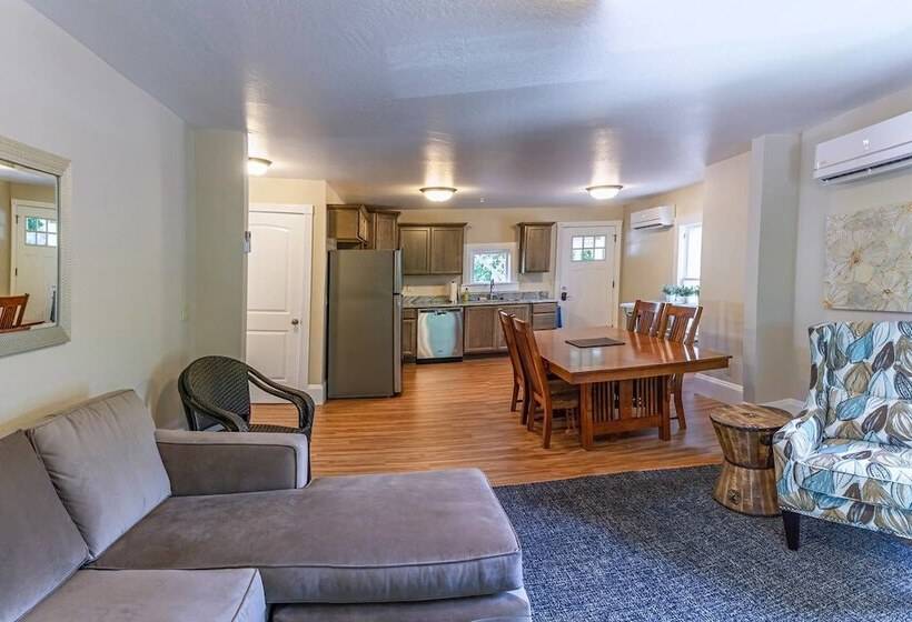 Pioneer House   North Suite