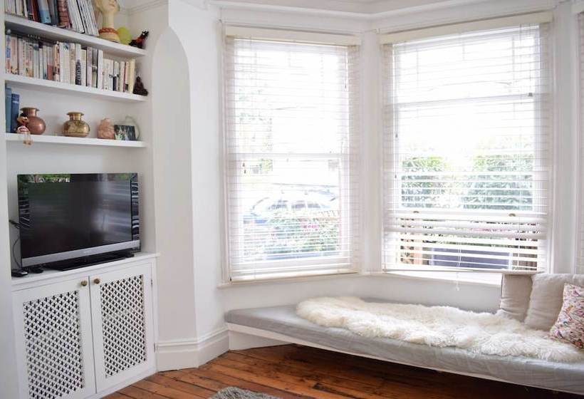 Spacious Family Home In Wembley