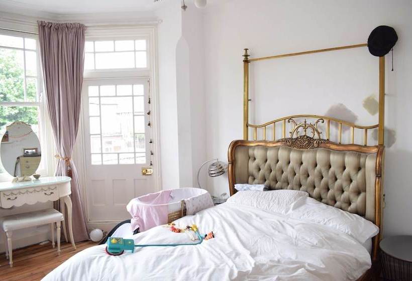 Spacious Family Home In Wembley