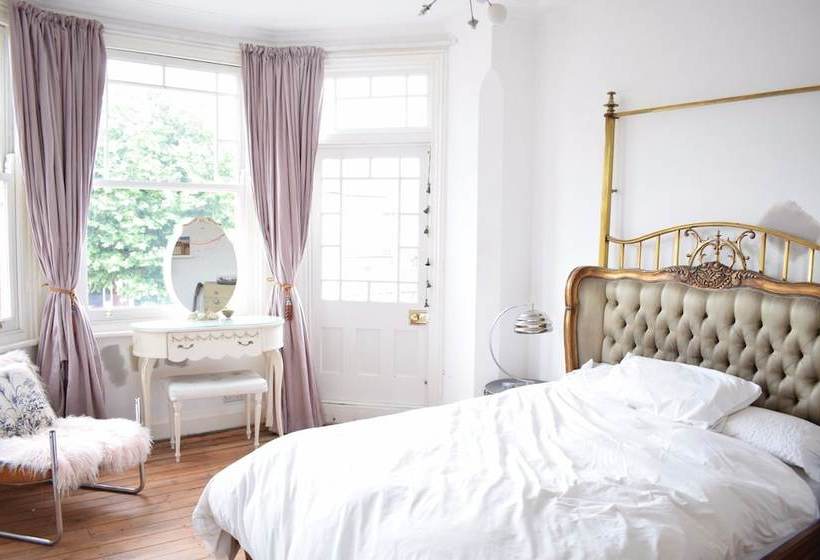 Spacious Family Home In Wembley