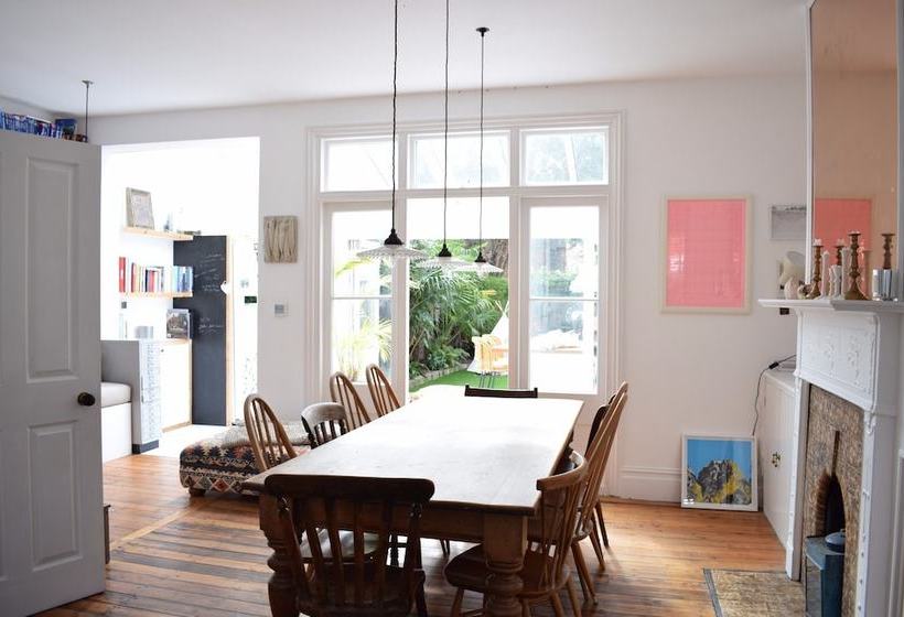 Spacious Family Home In Wembley