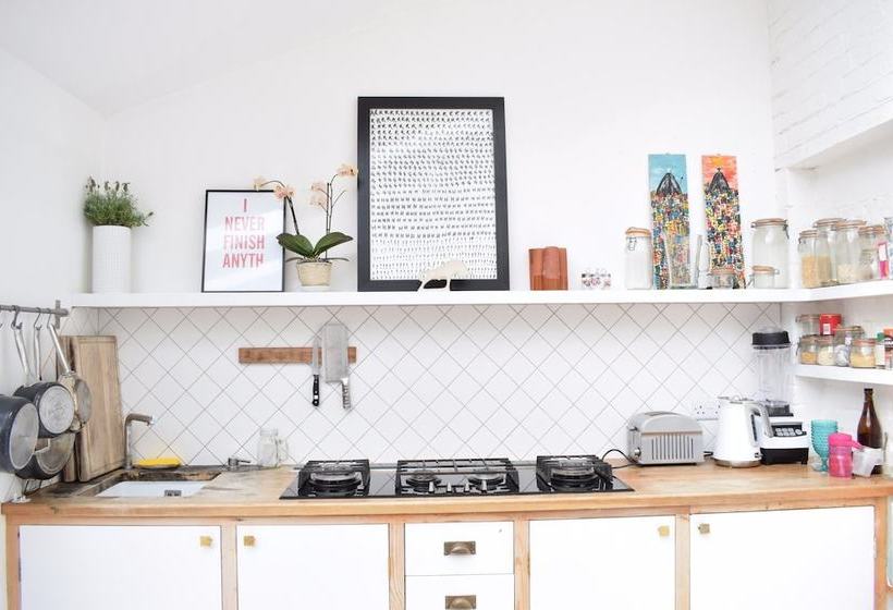 Spacious Family Home In Wembley