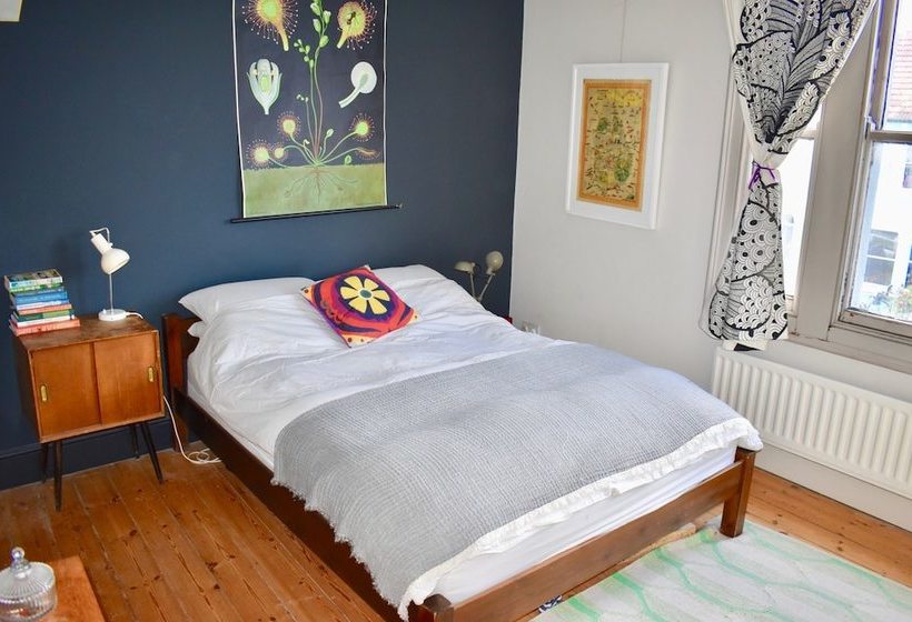 Spacious Family Home With Garden