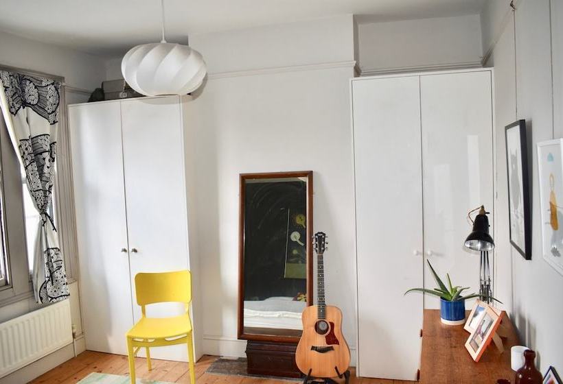 Spacious Family Home With Garden