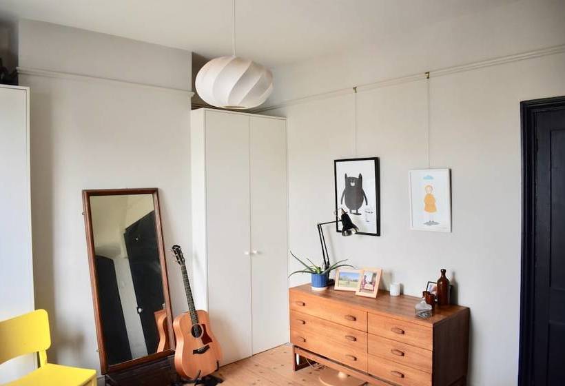 Spacious Family Home With Garden