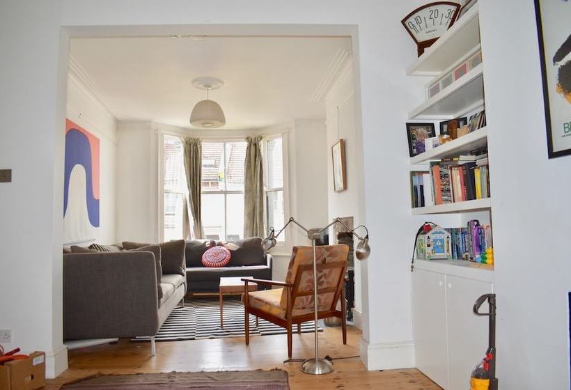 Spacious Family Home With Garden