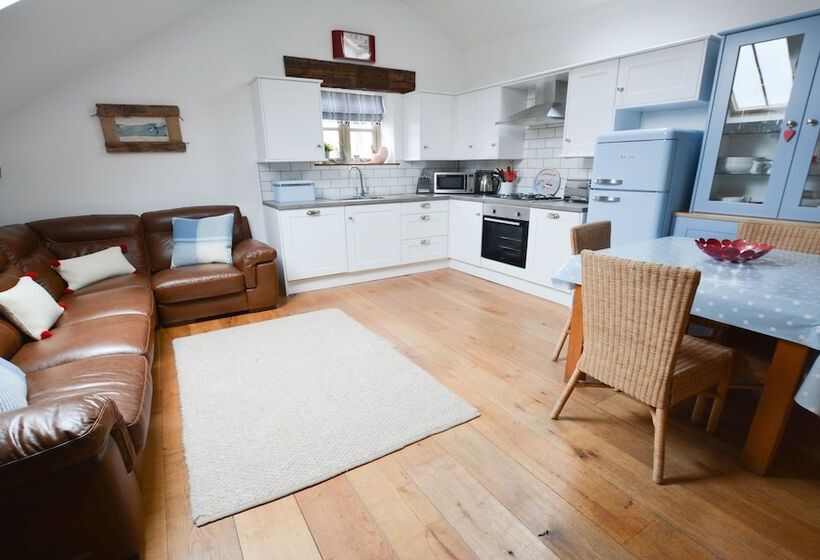 Stables Georgeham 2 Bedrooms Sleeps 6 Dogs Welcome