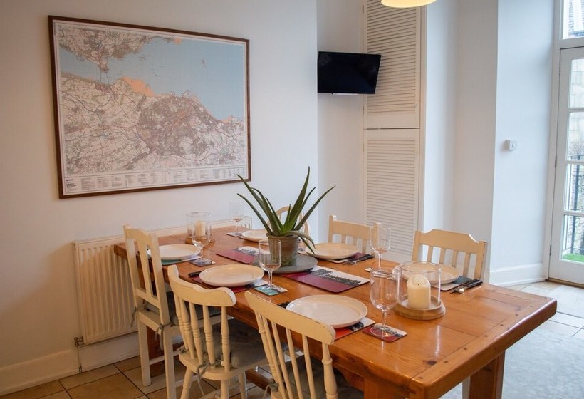 Stockbridge Family Home With Private Garden