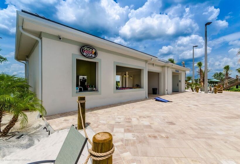 Stunning Lakeview Townhome W/ Private Pool!