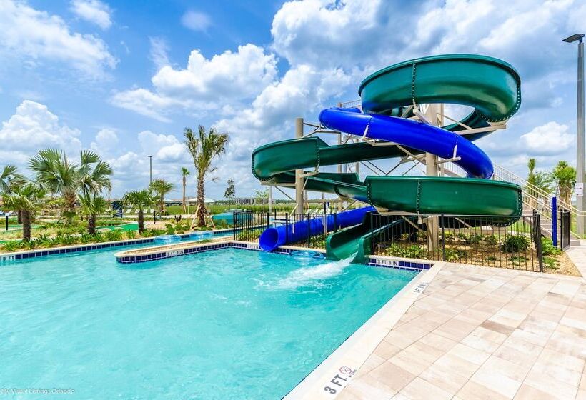 Stunning Lakeview Townhome W/ Private Pool!