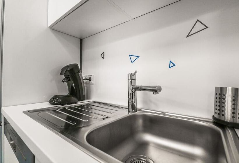 Stylish&comfy Private Room Citycenter 1b Hostel