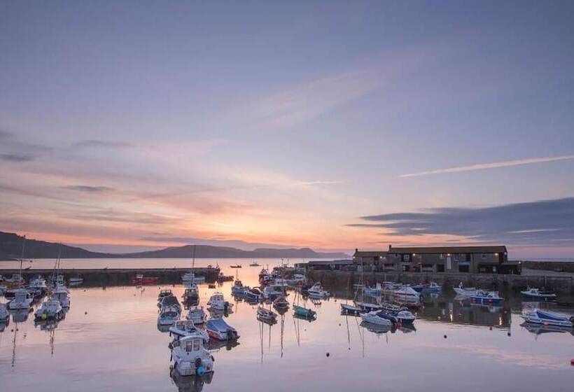 فندق صغير Rock Point Inn