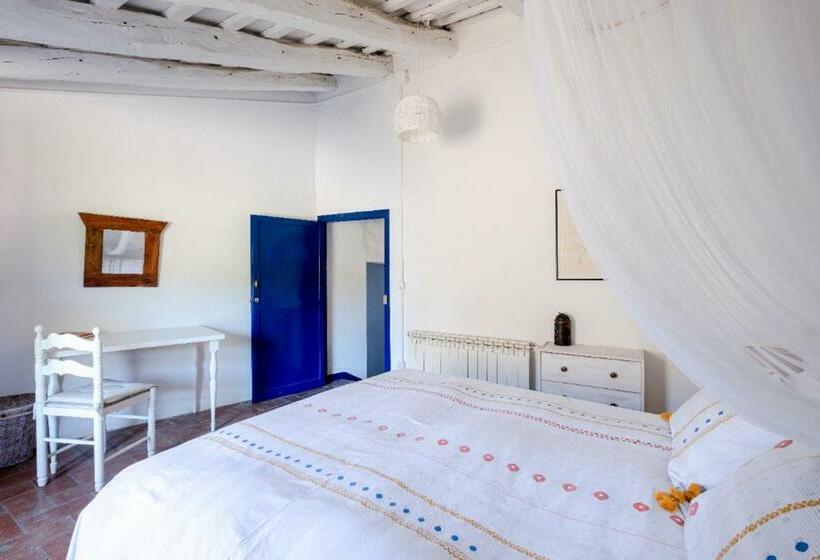 تختخواب و صبحانه Little Vine