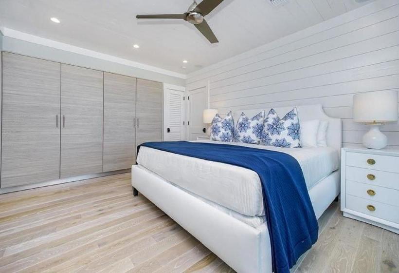 Exclusive Stays In Cadiz