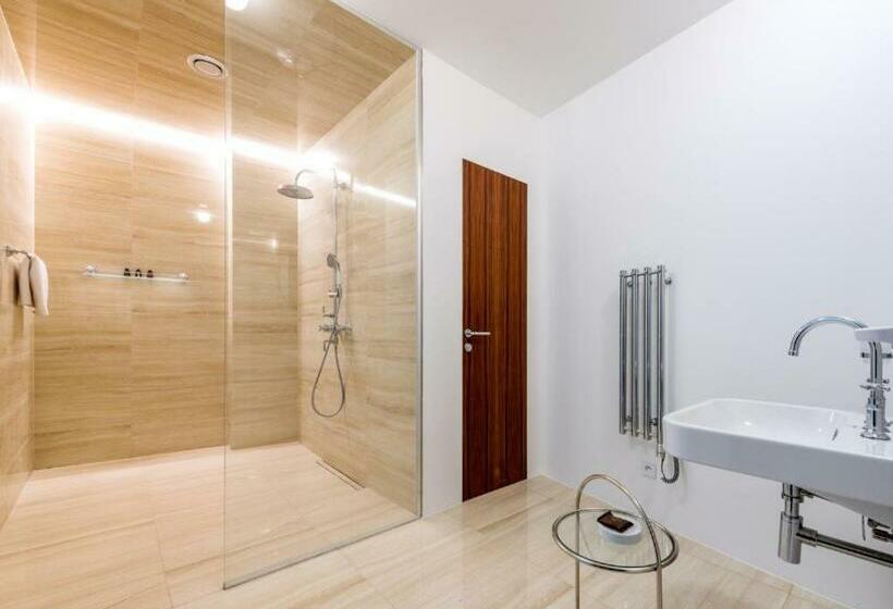 ホテル Apartmánový Dům U Tomana