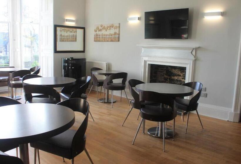 호텔 No6 West Coates