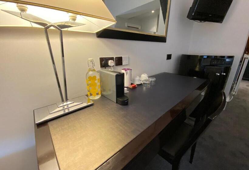 호텔 No6 West Coates