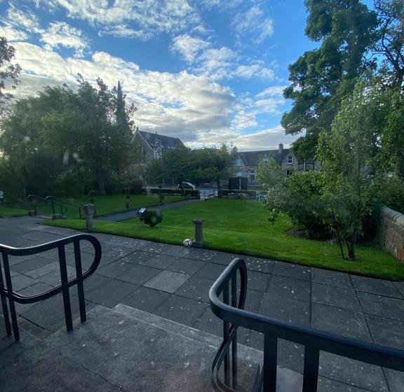 호텔 No6 West Coates