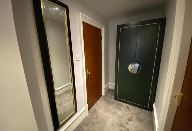 호텔 No6 West Coates