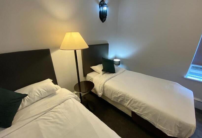 호텔 No6 West Coates