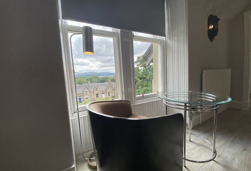 호텔 No6 West Coates