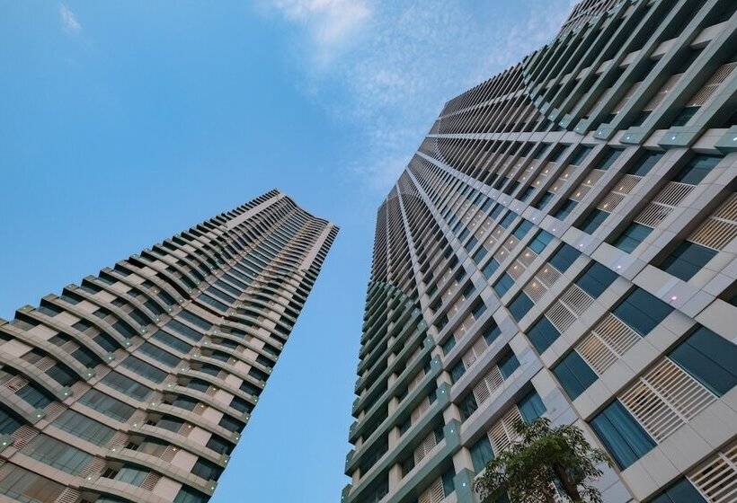 Отель Oyo 2245 Apartment Grand Kamala Lagoon