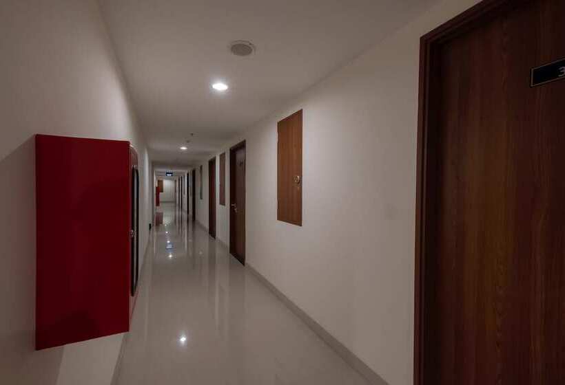 هتل Oyo 2245 Apartment Grand Kamala Lagoon