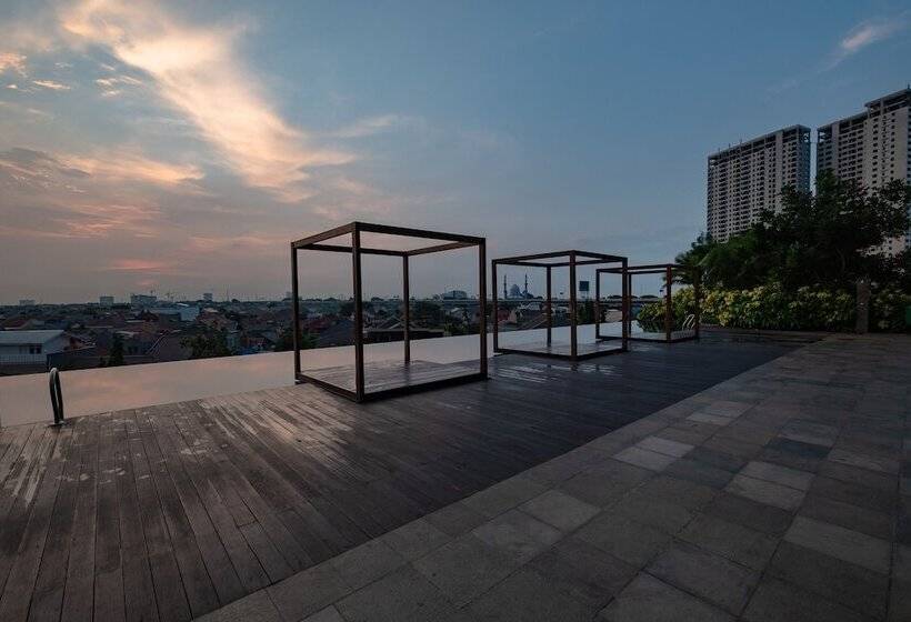 هتل Oyo 2245 Apartment Grand Kamala Lagoon