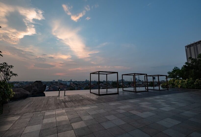 Отель Oyo 2245 Apartment Grand Kamala Lagoon