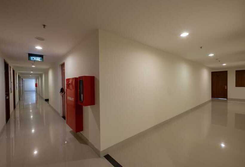 هتل Oyo 2245 Apartment Grand Kamala Lagoon