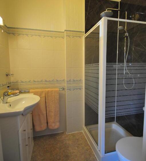 פנסיון Abacourt House