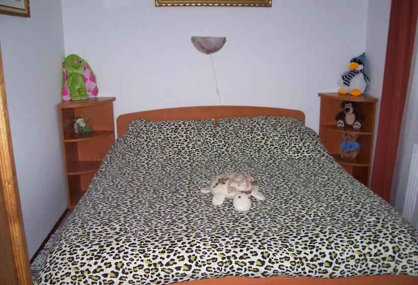 펜션 Júlia Vendégház