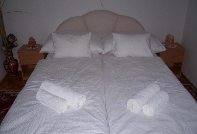 펜션 Júlia Vendégház