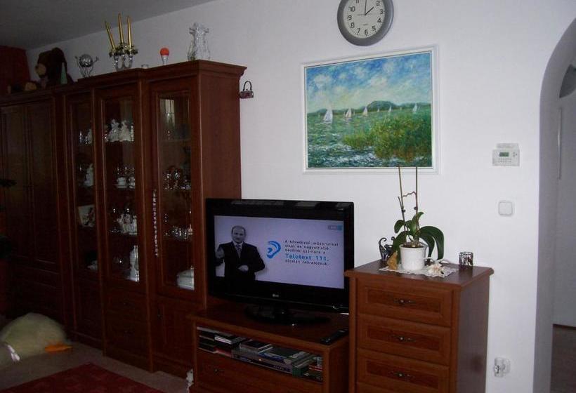 펜션 Júlia Vendégház