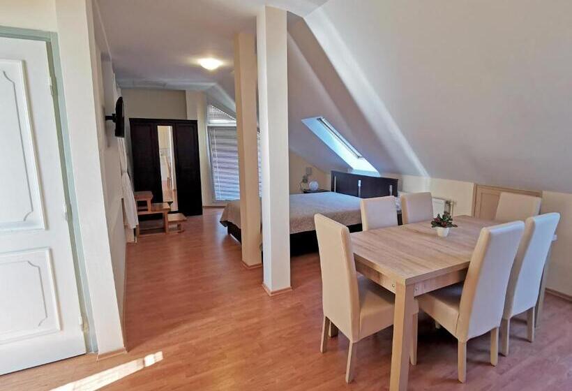 פנסיון Magic Holiday Vendégház