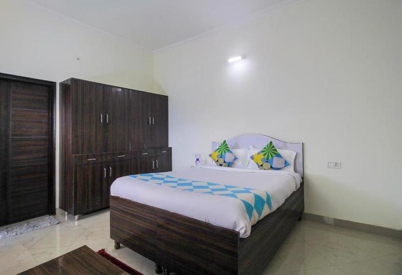 פנסיון Oyo Home 70640 Decent Cottage Padampuri