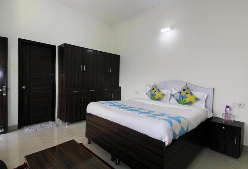 פנסיון Oyo Home 70640 Decent Cottage Padampuri