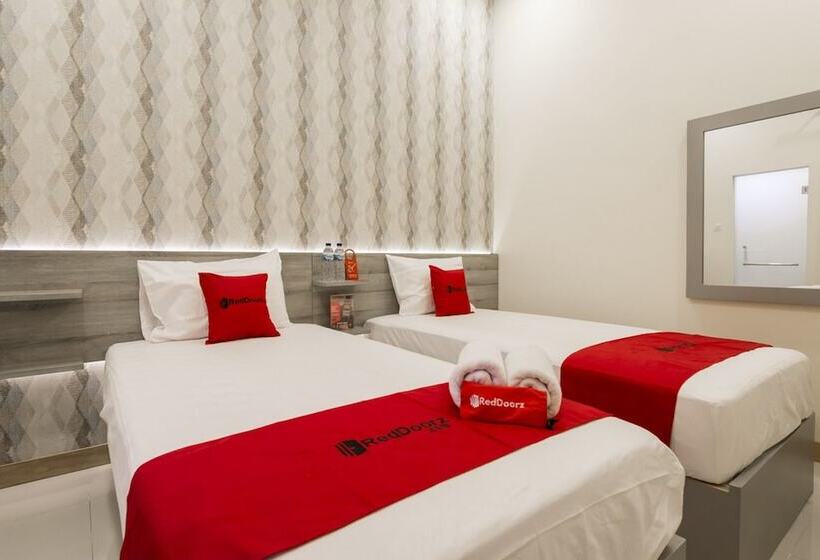 بنسيون Reddoorz Syariah @ Griya Shanta Malang