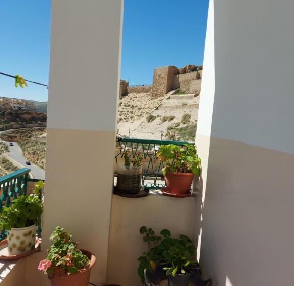 پانسیون The Old House