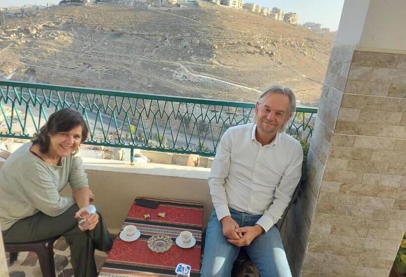 پانسیون The Old House