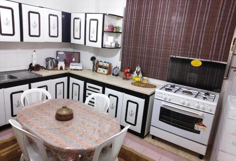 پانسیون The Old House