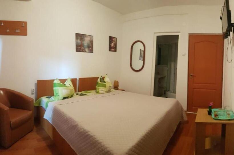 بنسيون Vila Efor