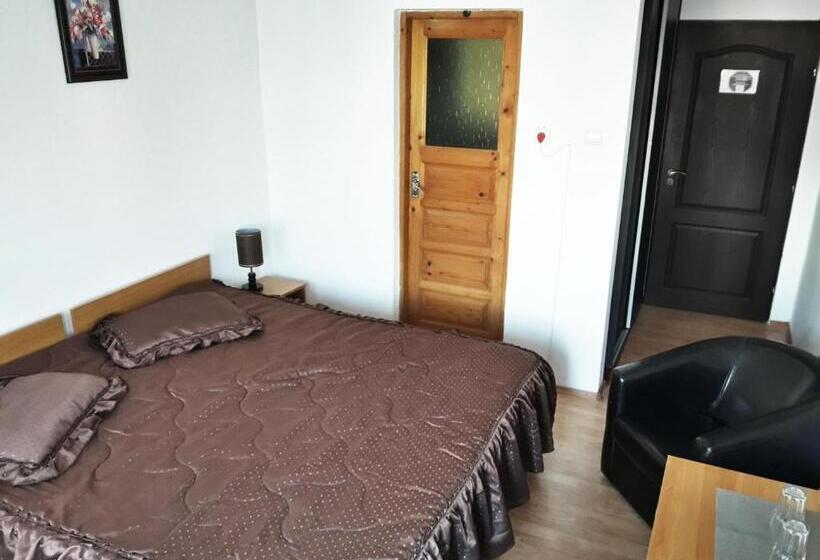 بنسيون Vila Efor