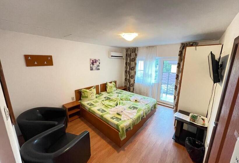 بنسيون Vila Efor