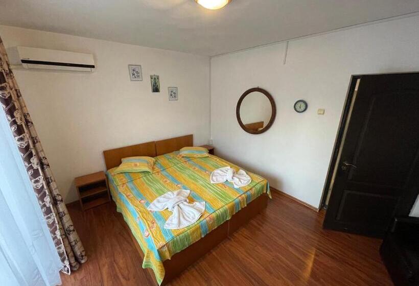 بنسيون Vila Efor