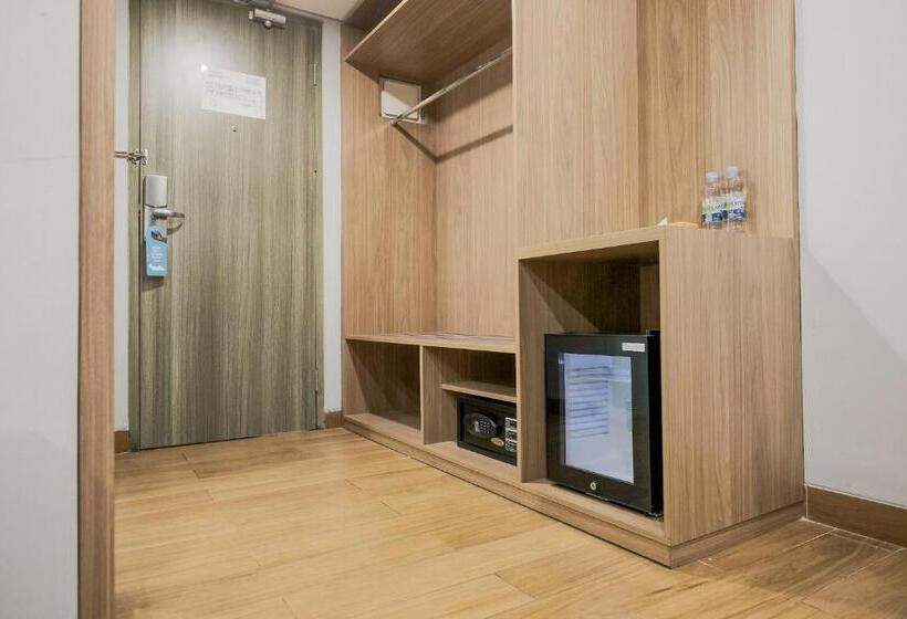 Sans Hotel Puri Indah Jakarta