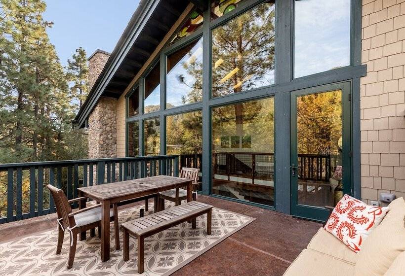 민박 The Grand Idyllwild Lodge