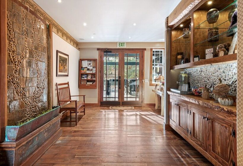 민박 The Grand Idyllwild Lodge