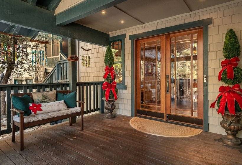 민박 The Grand Idyllwild Lodge