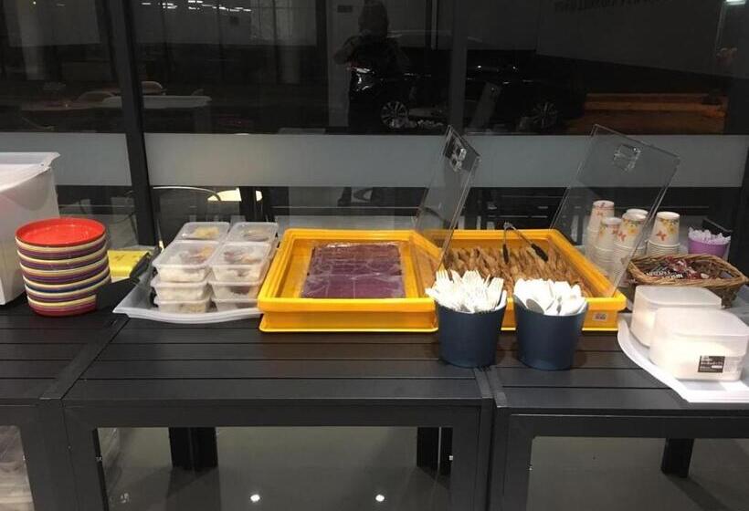 ホテル 99 Sepang Klia